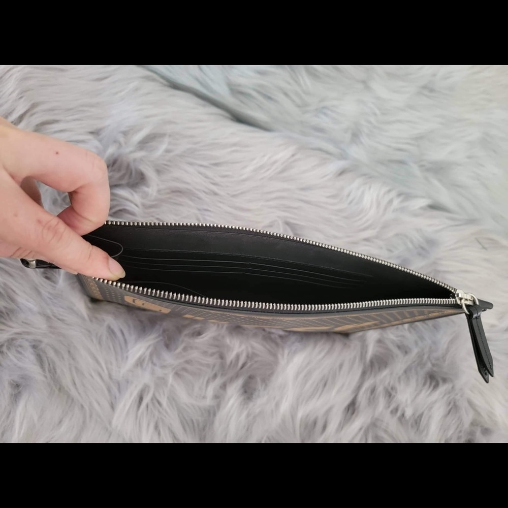 Gucci Guccy leather pouch